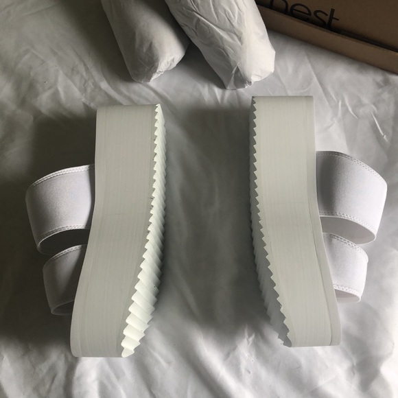 NWT WHITE PLATFORM SANDALS fits size 6 - Picture 5 of 11